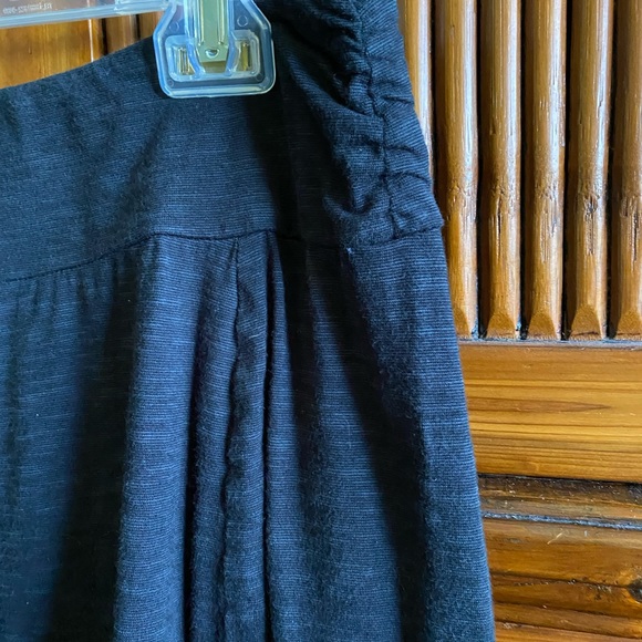 Columbia Women’s Knit Skirt - Picture 2 of 4